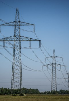 Enhanced current-limiting droop controller for grid-connected inverters to guarantee stability and maximize power injection under grid faults